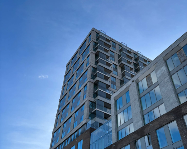 Gebouw amsterdam opgeleverd 