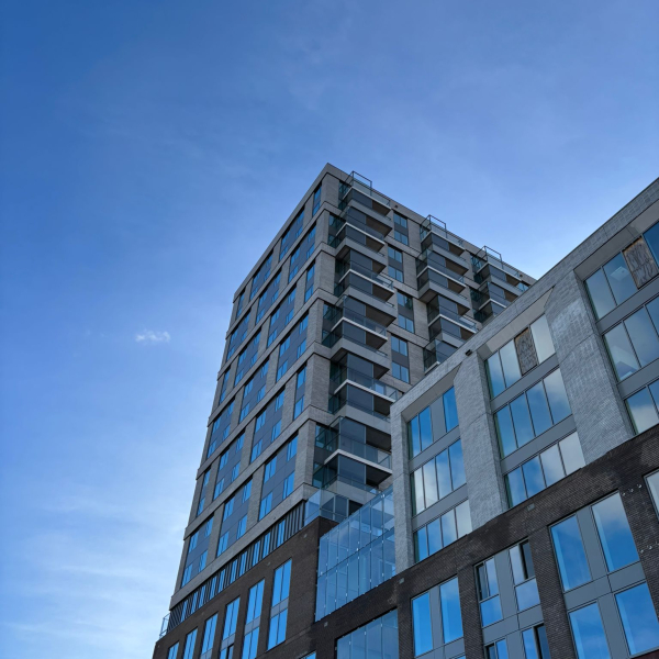 Gebouw amsterdam opgeleverd 